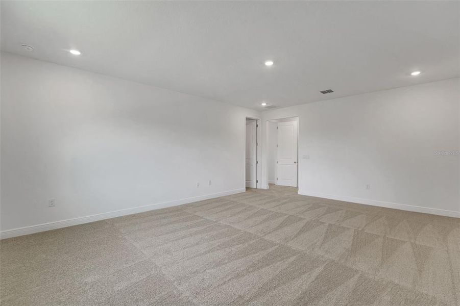 Spacious, unfurnished interior of a new home in Avalon Woods, Winter Garden (Image 29). Spacious, unfurnished interior of a new home in Avalon Woods, Winter Garden (Image 29).