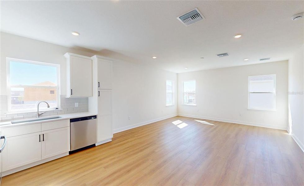 Spacious, unfurnished interior of a new home in Laureate Park, Orlando (Image 17). Spacious, unfurnished interior of a new home in Laureate Park, Orlando (Image 17).