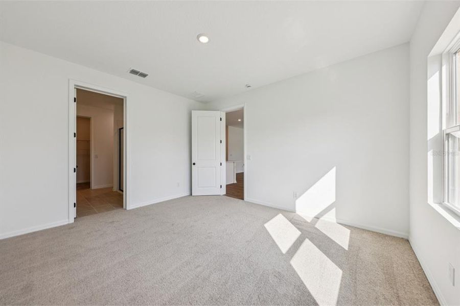 Spacious, unfurnished interior of a new home in Sunbrooke, St. Cloud (Image 16).