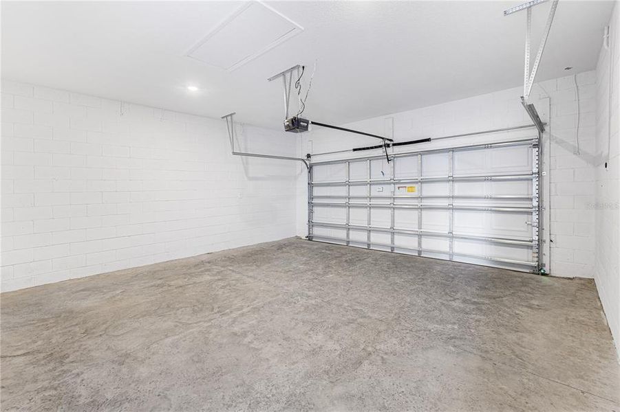 Spacious, unfurnished interior of a new home in , Winter Garden (Image 24).