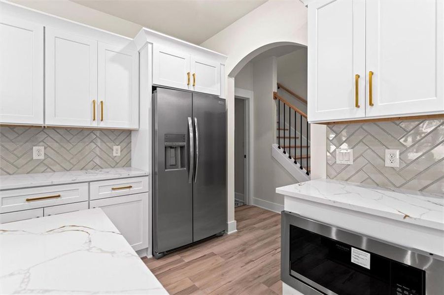 Furnished interior view inside a new home in , Gainesville (Image 15).