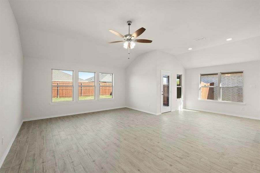 304 Comanche- DIning-2