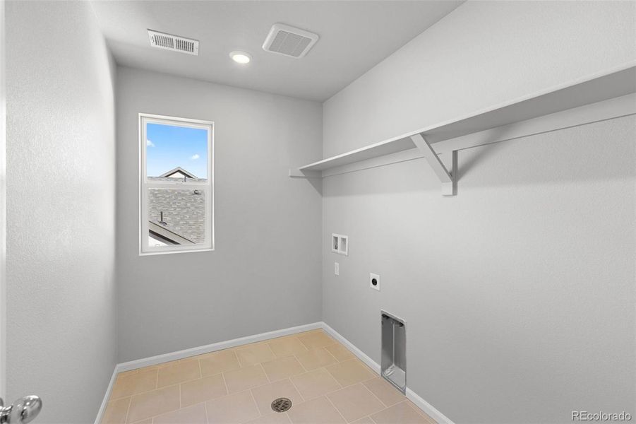 Spacious, unfurnished interior of a new home in Talon Pointe, Thornton (Image 22).