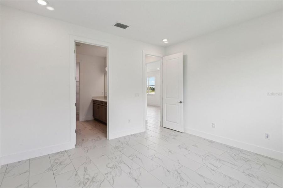 Spacious, unfurnished interior of a new home in Lagoon Residences at Epperson, Wesley Chapel (Image 28).