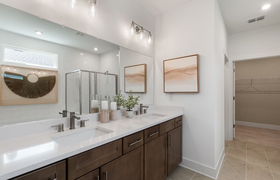 Furnished interior view inside a new home in Del Webb at Lake Oconee, Greensboro (Image 37).