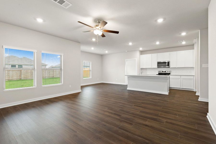 Spacious, unfurnished interior of a new home in Westridge Cove, Conroe (Image 14). Spacious, unfurnished interior of a new home in Westridge Cove, Conroe (Image 14).
