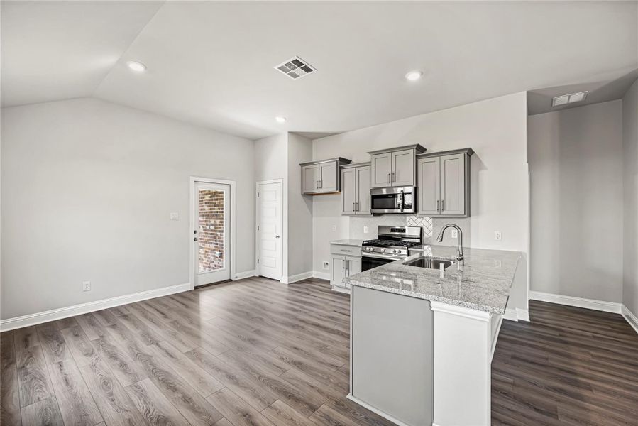 Kitchen/ Dining Area Kitchen/ Dining Area
