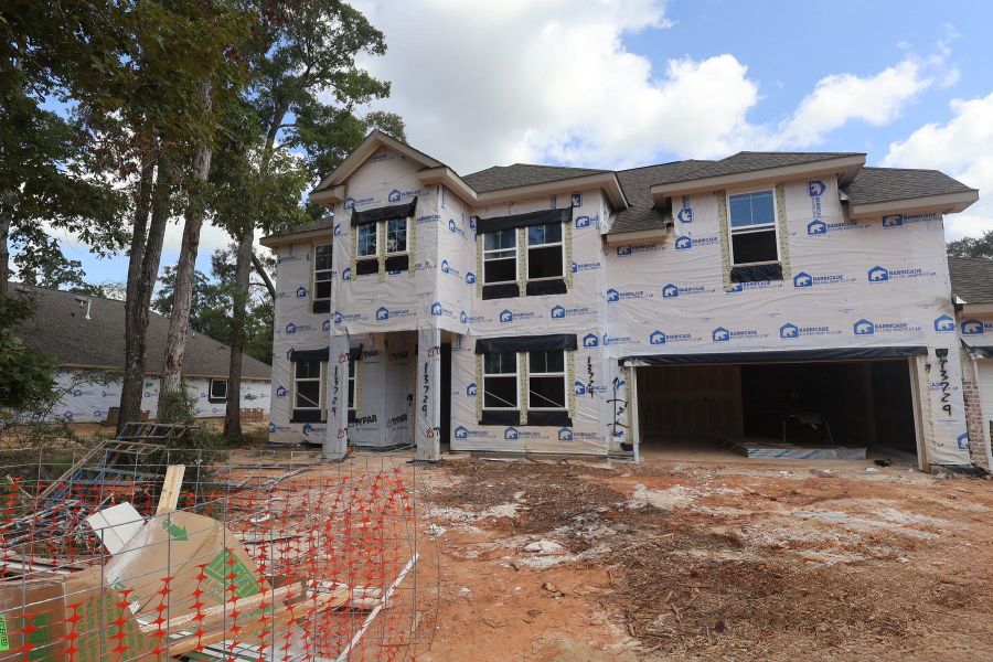 Two story home with 4 bedrooms, 3.5 baths, and 4 car tandem garage. Two story home with 4 bedrooms, 3.5 baths, and 4 car tandem garage.