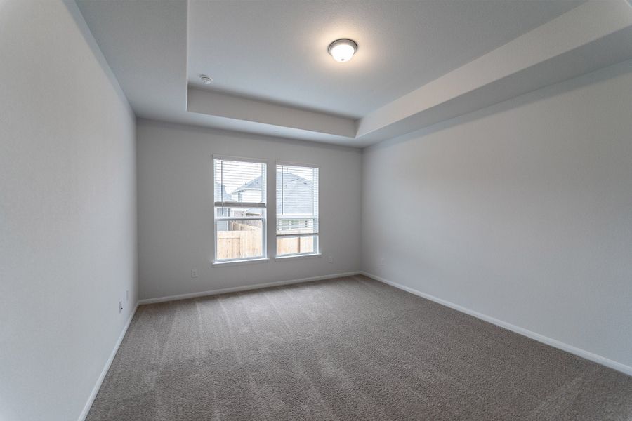 Spacious, unfurnished interior of a new home in Sunfield, Buda (Image 16).