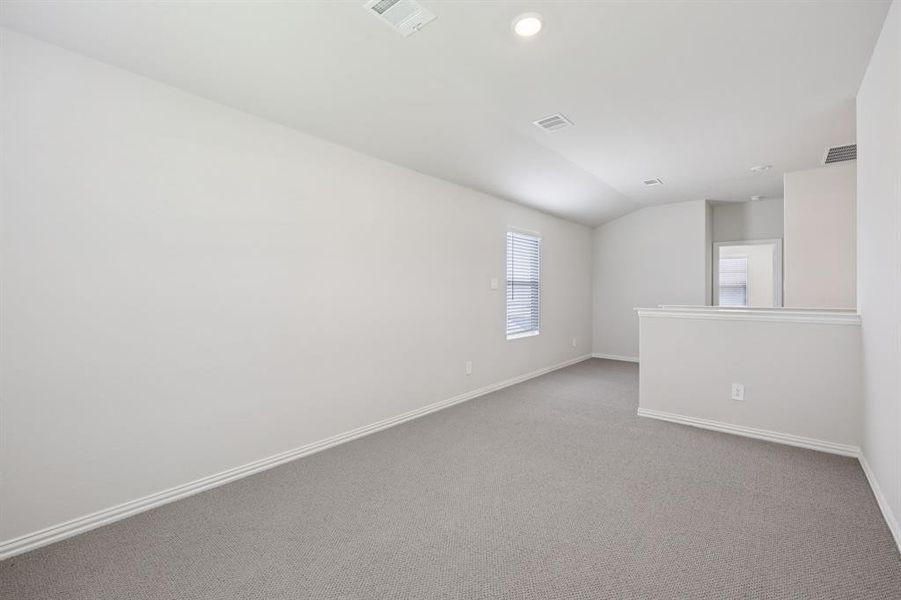 Spacious, unfurnished interior of a new home in Westmoor, Sherman (Image 14).