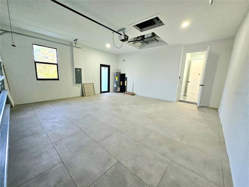 Spacious, unfurnished interior of a new home in , Lehigh Acres (Image 36).