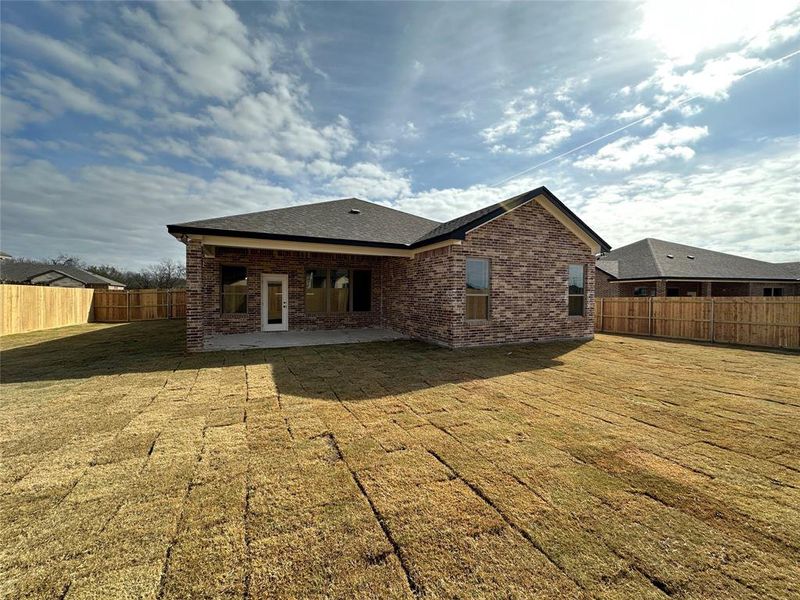 Exterior details and patio area of a home in , Lorena (Image 3).