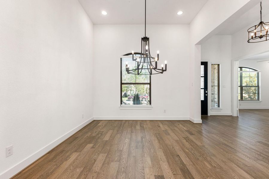 Spacious, unfurnished interior of a new home in Stewart’s Forest, Conroe (Image 8).