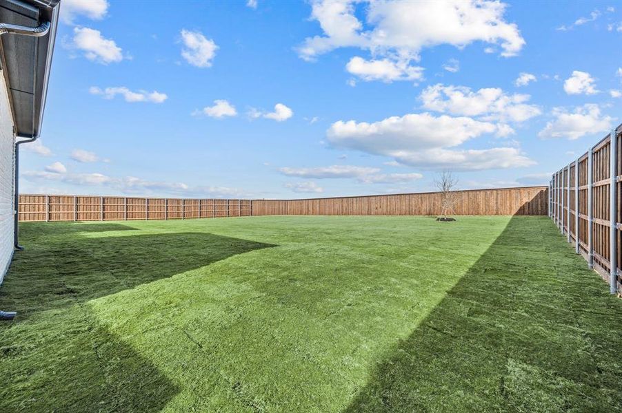 Exterior details and patio area of a home in , Haslet (Image 3).