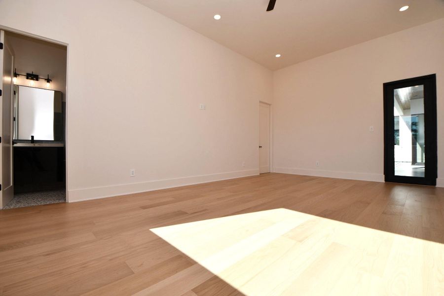 Spacious, unfurnished interior of a new home in , Houston (Image 20).