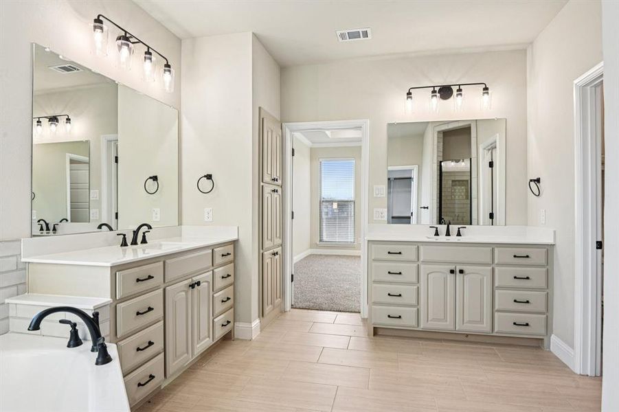 Furnished interior view inside a new home in , Alvarado (Image 6).