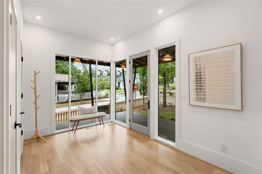 Spacious, unfurnished interior of a new home in , Atlanta (Image 23).