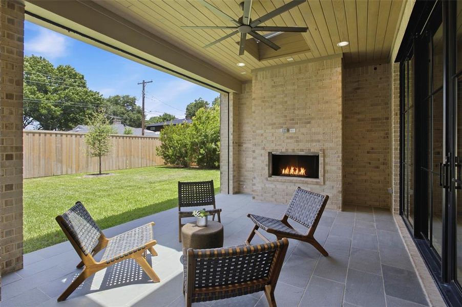 Exterior details and patio area of a home in , Dallas (Image 4).