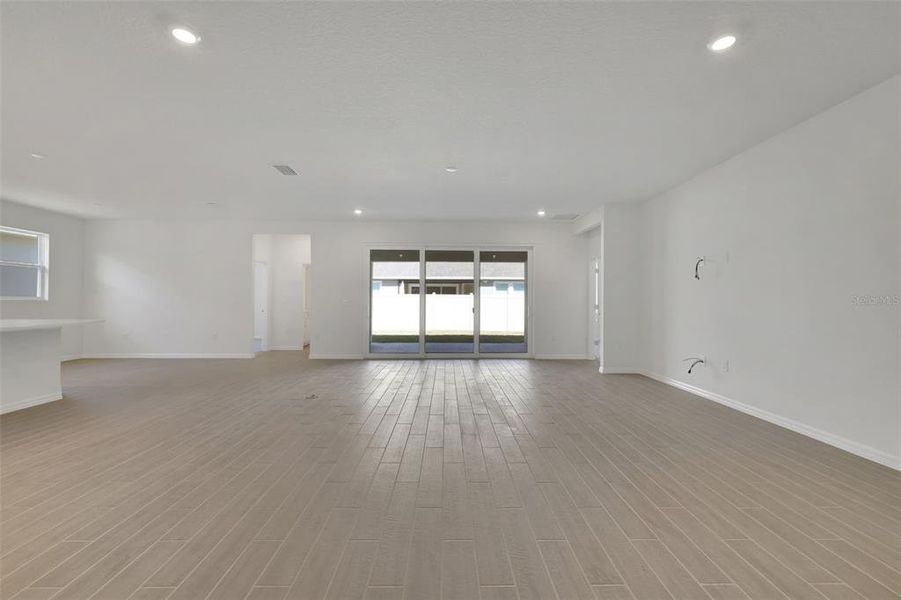 Spacious, unfurnished interior of a new home in Angeline, Land O' Lakes (Image 29).