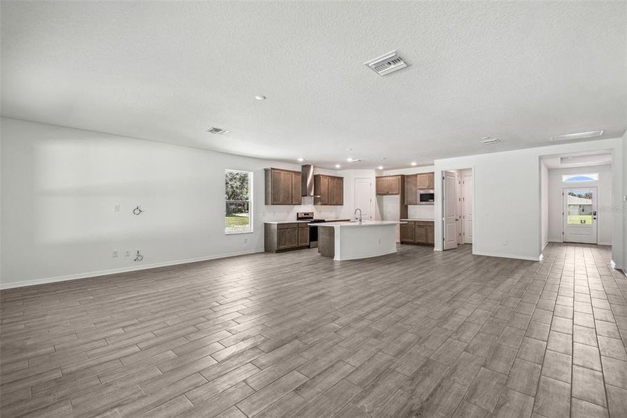 Spacious, unfurnished interior of a new home in Cascades at Southern Hills, Brooksville (Image 41). Spacious, unfurnished interior of a new home in Cascades at Southern Hills, Brooksville (Image 41).