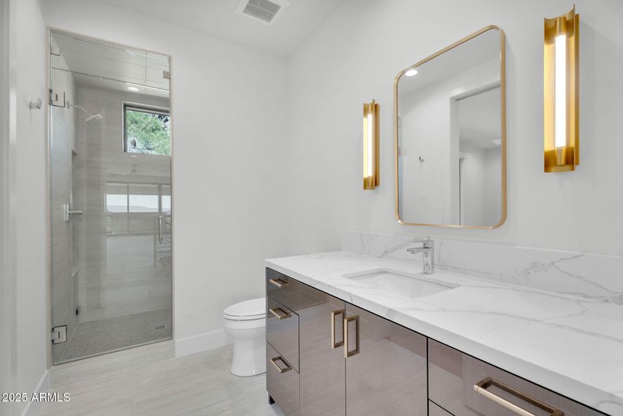 67-web-or-mls-North 39th-36