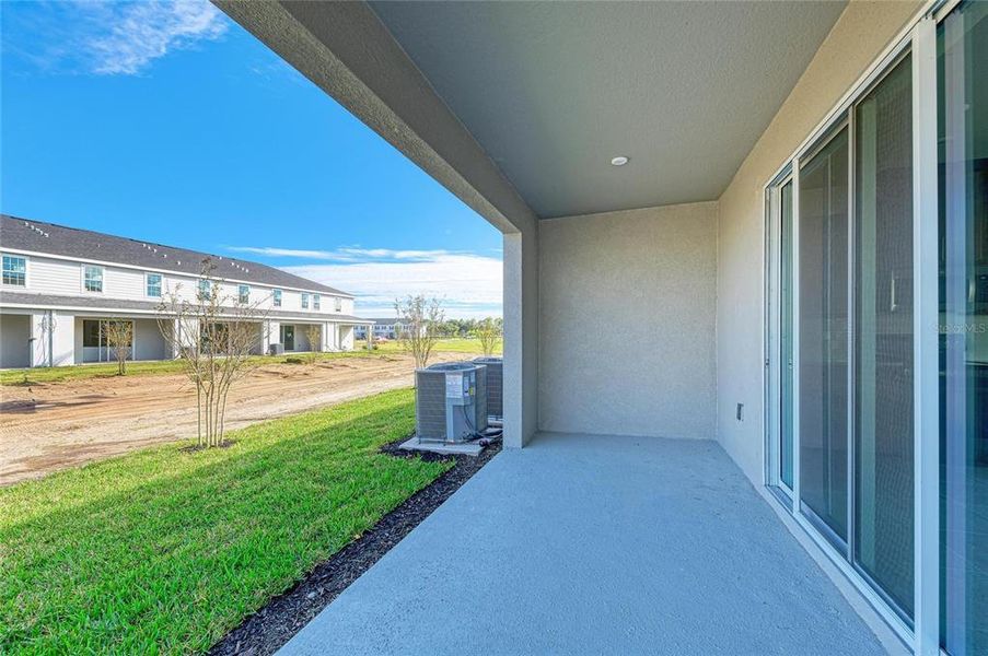 Exterior details and patio area of a home in , Bradenton (Image 4).