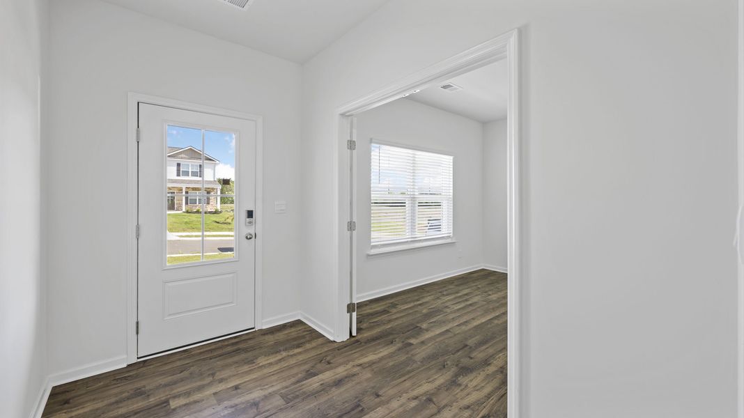Spacious, unfurnished interior of a new home in Fieldcrest Acres, Blountville (Image 22).