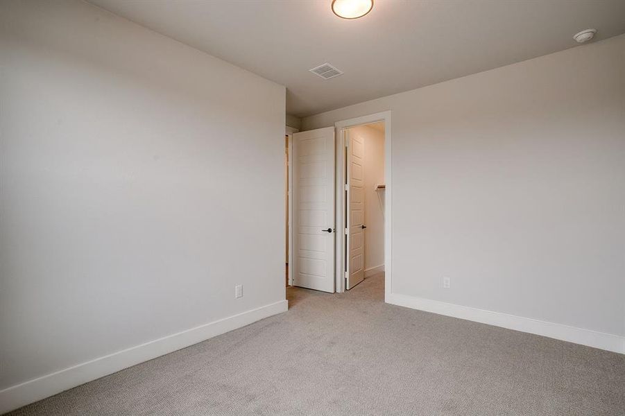 Spacious, unfurnished interior of a new home in Talon Hills, Fort Worth (Image 38).