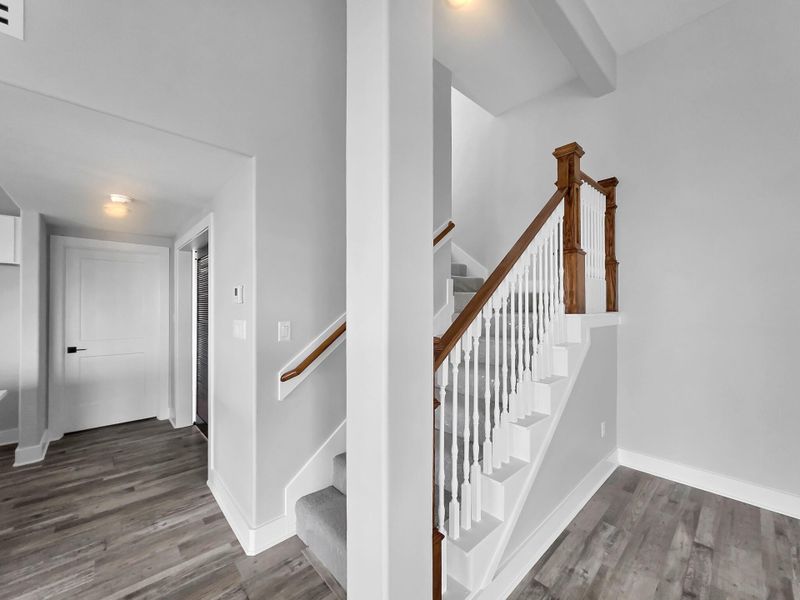 Spacious, unfurnished interior of a new home in , Bolivar (Image 28).