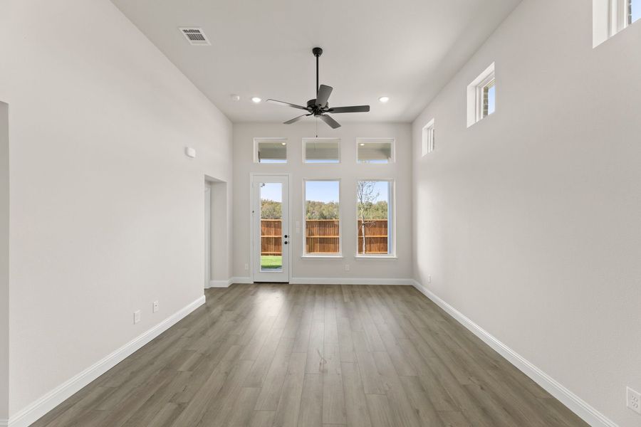 Spacious, unfurnished interior of a new home in Creekside, Royse City (Image 22).