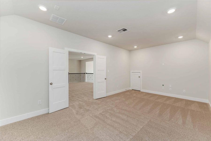 Spacious, unfurnished interior of a new home in Valencia, Manvel (Image 31).
