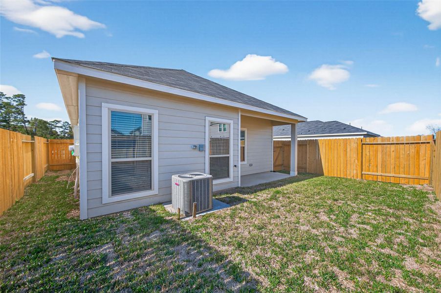 Exterior details and patio area of a home in Woodland Lakes, Huffman (Image 29).