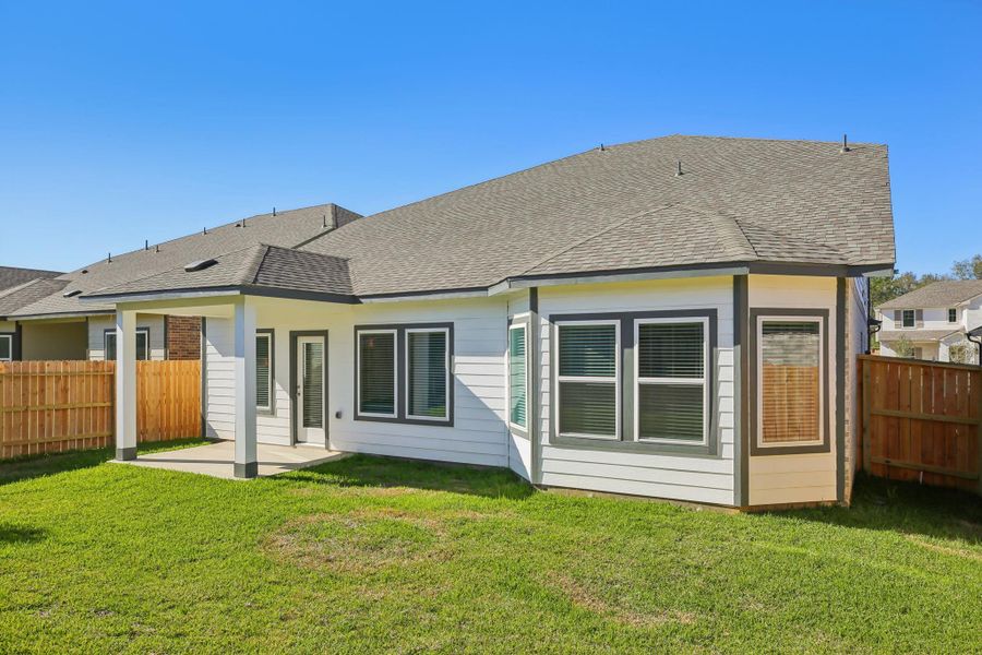 Exterior details and patio area of a home in Stewart's Ranch, Conroe (Image 25).