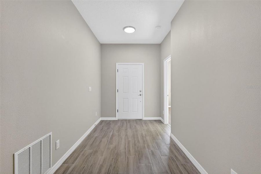 Spacious, unfurnished interior of a new home in , Umatilla (Image 26).