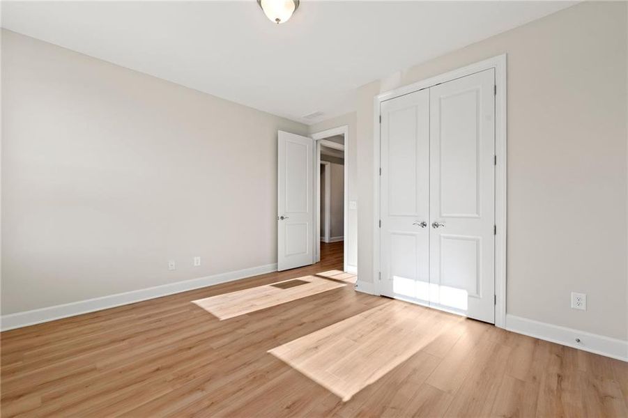 Spacious, unfurnished interior of a new home in Cresswind Georgia at Twin Lakes, Hoschton (Image 16).