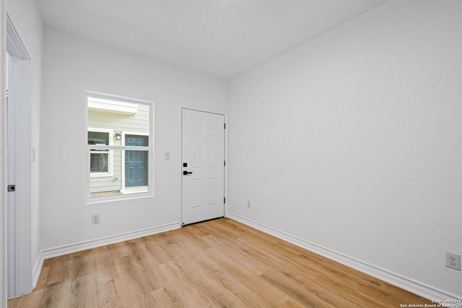 Spacious, unfurnished interior of a new home in , San Antonio (Image 14).