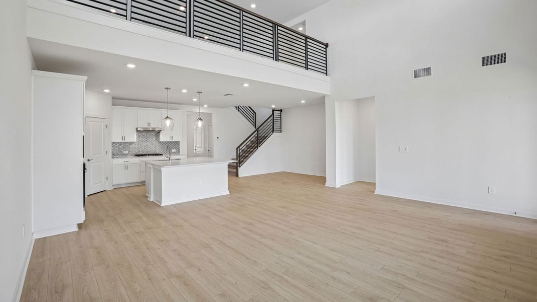Spacious, unfurnished interior of a new home in Rosenbusch Ranch, Leander (Image 26).