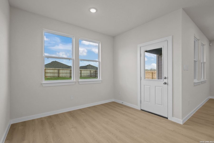 Spacious, unfurnished interior of a new home in Cinco Lakes, San Antonio (Image 14).