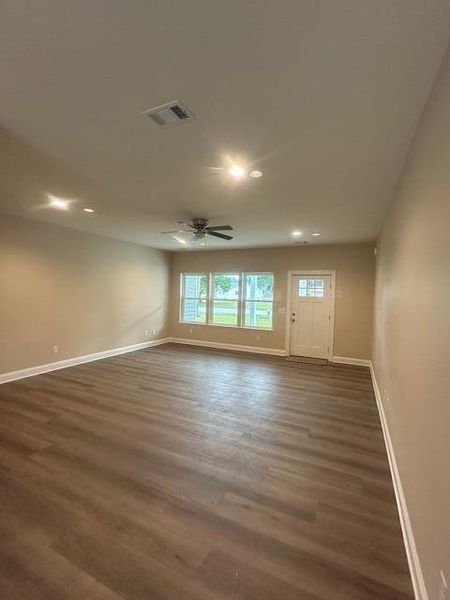 Spacious, unfurnished interior of a new home in , Beaufort (Image 15).