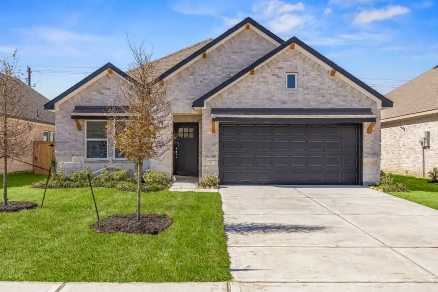 Front exterior of a new home in Ashland, Houston, TX, highlighting curb appeal (Image 16).