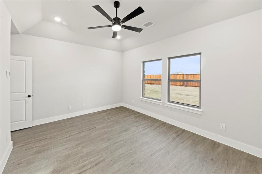 18. 2360 Bell - Primary