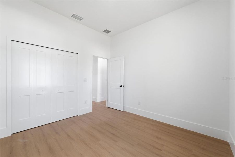 Spacious, unfurnished interior of a new home in , Citrus Springs (Image 25).