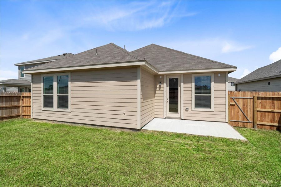 Come and see this spacious backyard with its spacious patio slab. There is plenty of room for the kids to play and adults to relax! Perfect for your outdoor living space, patio furniture, bbq pit, and so much more. The possibilities are endless! Come and see this spacious backyard with its spacious patio slab. There is plenty of room for the kids to play and adults to relax! Perfect for your outdoor living space, patio furniture, bbq pit, and so much more. The possibilities are endless!