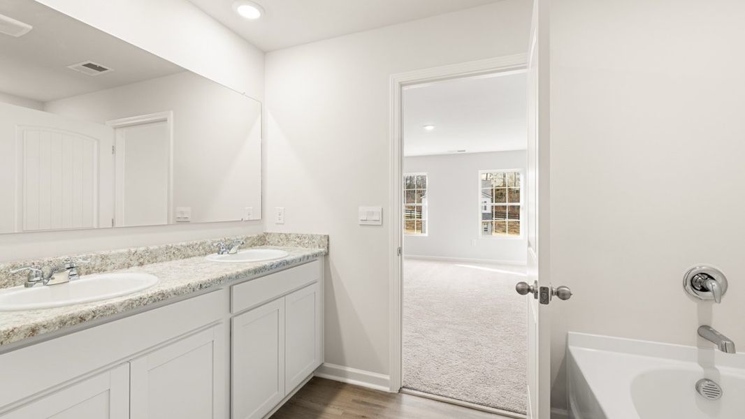 Representative furnished interior of a home built from the Penwell by D.R. Horton in Oakleigh Glen, Dallas (Image 8).