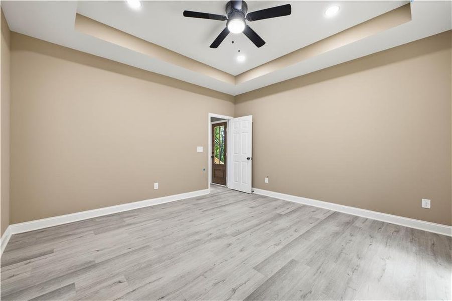 Spacious, unfurnished interior of a new home in , Calhoun (Image 27).