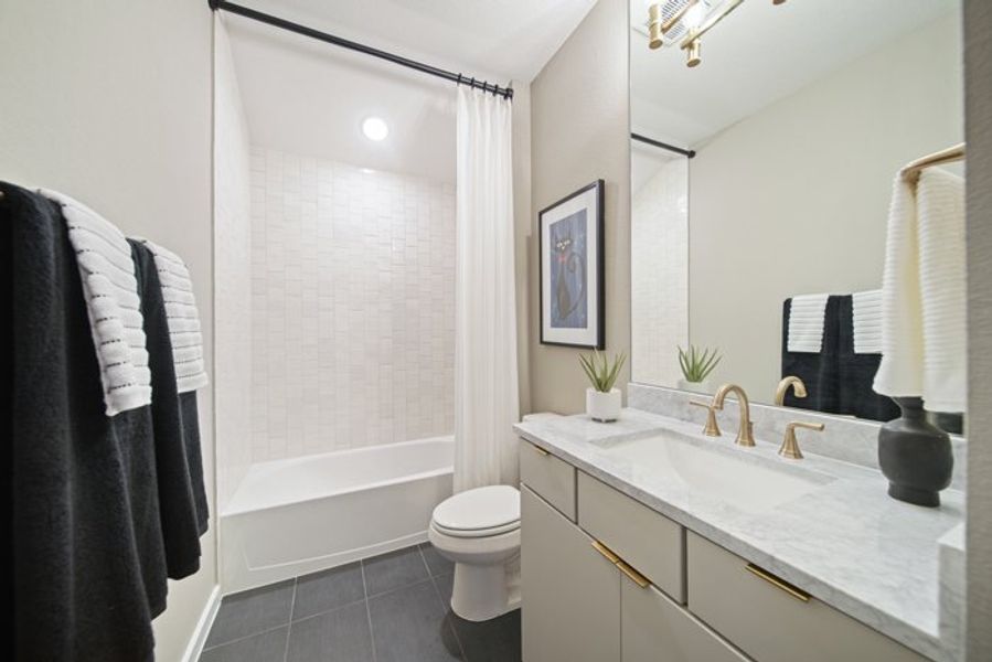 Furnished interior view inside a new home in Meridiana 40', 65', Iowa Colony (Image 31).