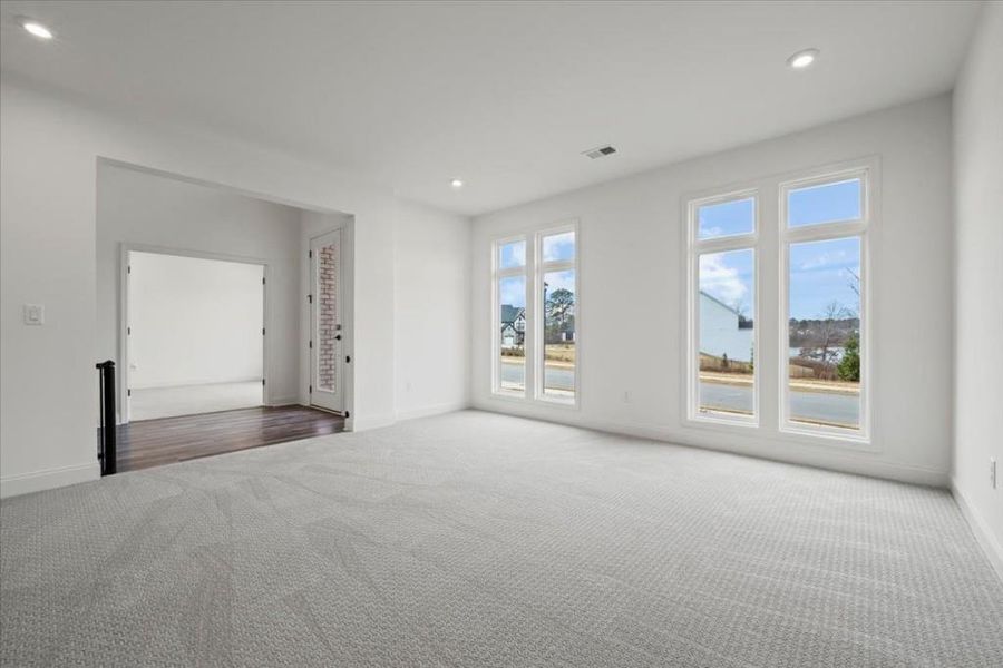 Spacious, unfurnished interior of a new home in Twin Lakes, Hoschton (Image 13).