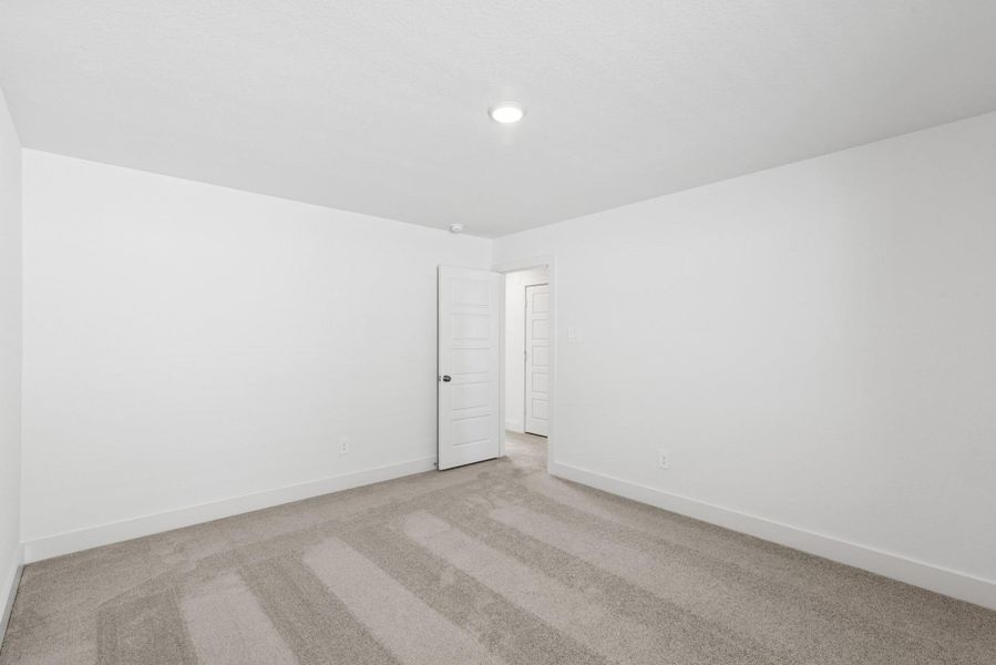 Spacious, unfurnished interior of a new home in Lone Star Landing, Montgomery (Image 16).
