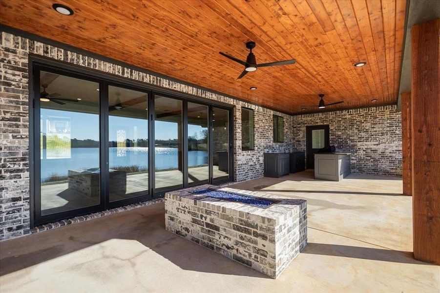 Exterior details and patio area of a home in , Lindale (Image 3).