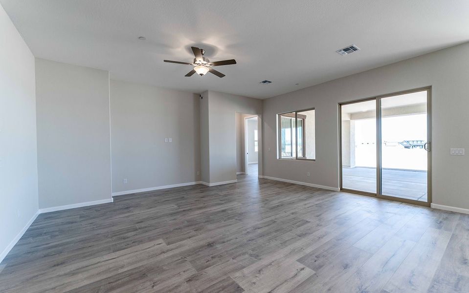 Spacious, unfurnished interior of a new home in Heritage Pointe, Chino Valley (Image 14).